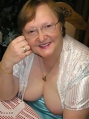 Mature woman posing sexy body